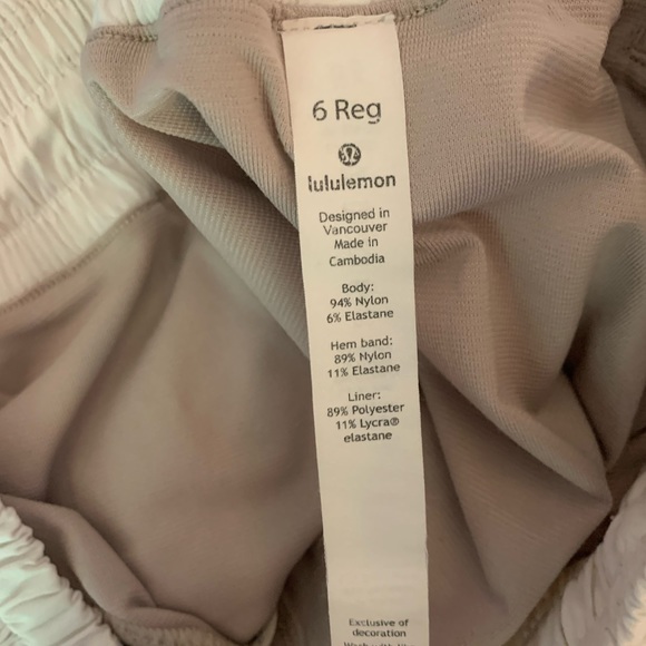 white lululemon hottie hot shorts 2.5” - Picture 5 of 5